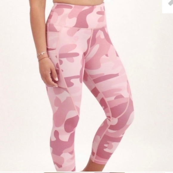 Zyia Light N Tight Pink Camo High Rise Pocketed Cropped Leggings 4 - Picture 1 of 9